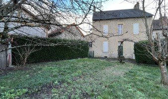 Single-storey house with garden for sale in Autun