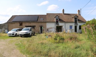 Renovated farmhouse for sale on 8,115 m² of land