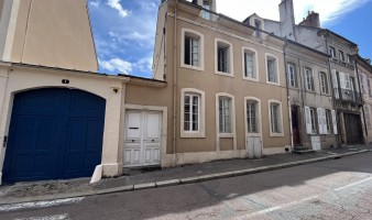 200 m² investment property for sale in the center of Autun