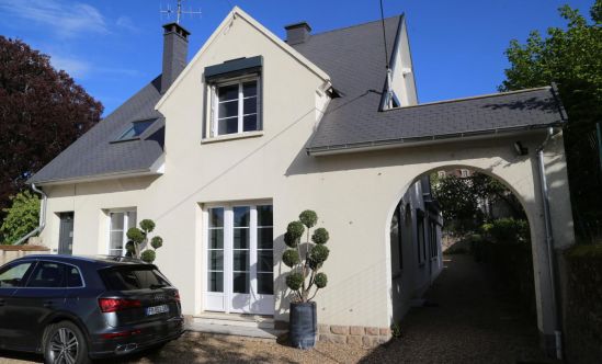 Fully renovated 1950 bungalow for sale in the center of Autun