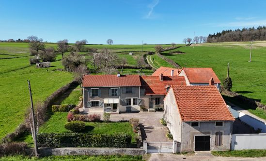 130 m² renovated house with outbuildings for sale on 959 m² of land