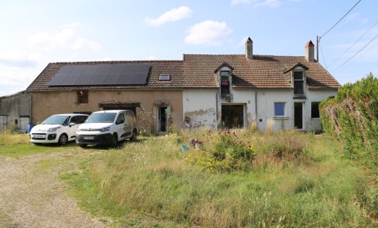 Renovated farmhouse for sale on 8,115 m² of land