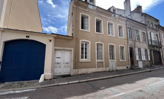 200 m² investment property for sale in the center of Autun