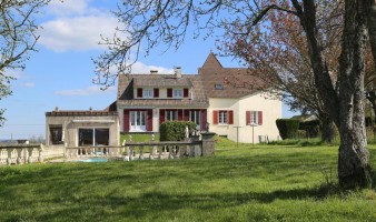 Detached house on 3,573 m² of land with open views